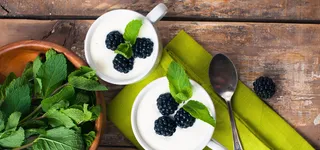 优雅艺术桑葚酸奶薄荷叶下午茶美食高清