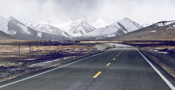 远景雪山 . 隔壁公路 . 荒野免抠