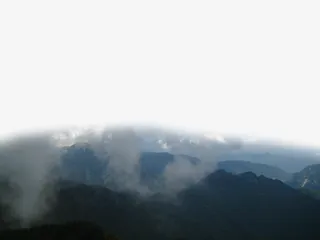 云中高耸的太白山免抠