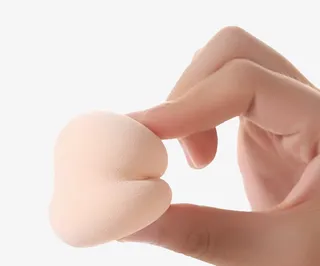 手捏粉扑特写免抠