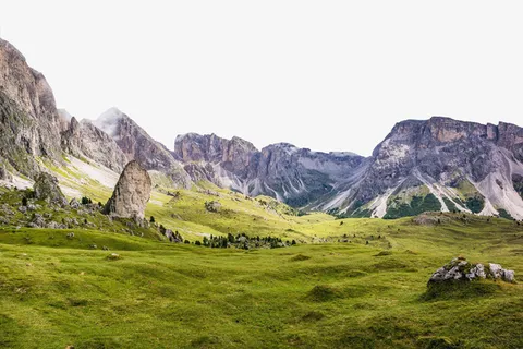 大自然大山草地自然风景免抠 大自然大山草地自然风景免抠