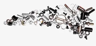 螺丝钉整齐的摆放在桌面上免抠