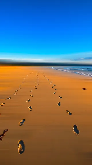 海滩上的脚印H5背景高清