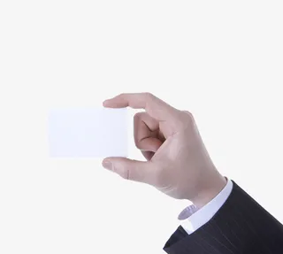 捏着透明卡片的手免抠