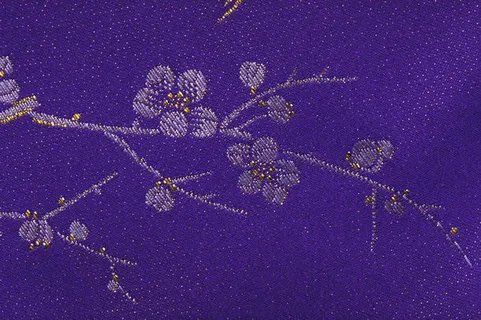 紫色绣花布料背景 紫色绣花布料背景