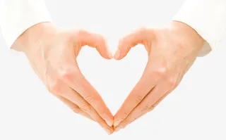 免抠透明双手比心免抠