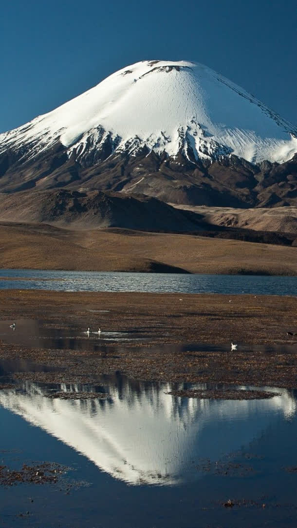 蓝天下的雪山山峰免抠