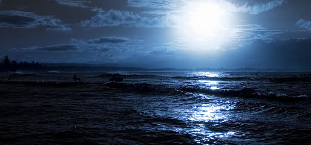 夜晚月光下的大海免抠