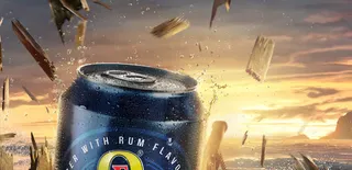 破碎的木板海水啤酒瓶海报背景