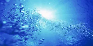 蓝色背景图海报效果海水