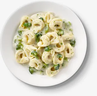 一盘西兰花做的菜肴免抠