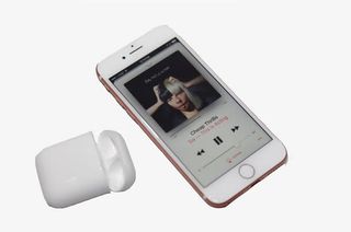 iPhone7手机和无线耳机免抠