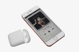 iPhone7手机和无线耳机免抠