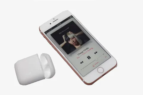 iPhone7手机和无线耳机免抠 iPhone7手机和无线耳机免抠