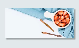 草莓促销蓝色清新banner高清