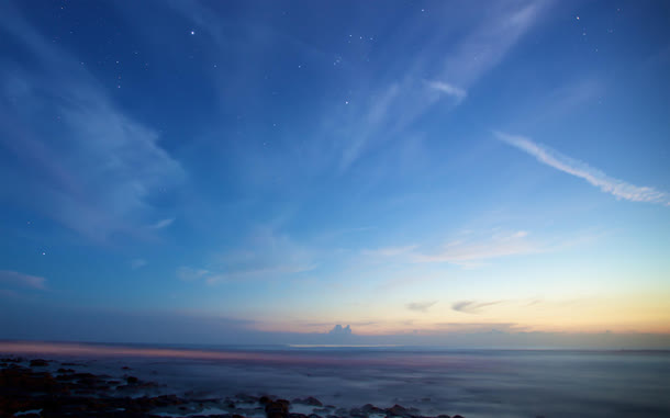 朝阳海滩蓝天海报背景免抠