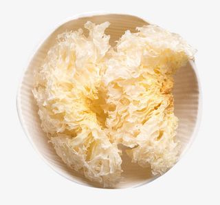 泡发的白色银耳丑耳免抠