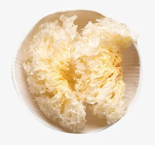 泡发的白色银耳丑耳免抠