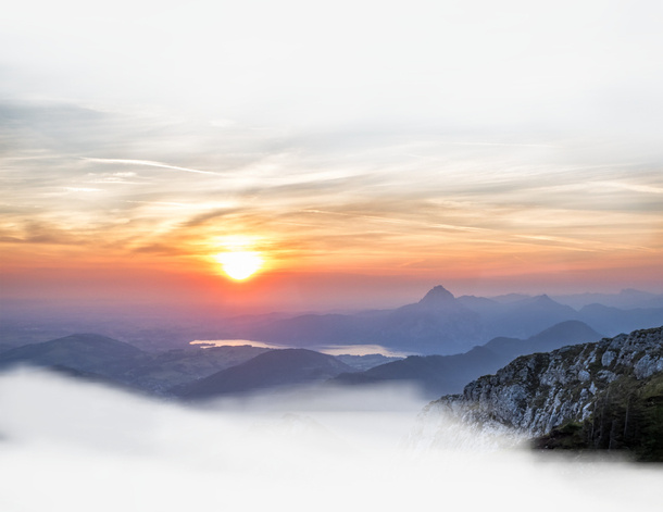 春天绿色山水山顶免抠