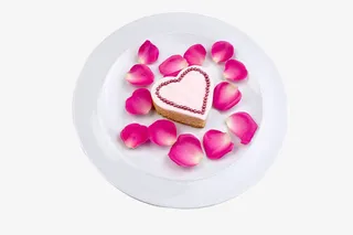 情人节玫瑰花瓣和蛋糕免抠