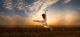 麦田黄昏舞蹈少女背景图高清