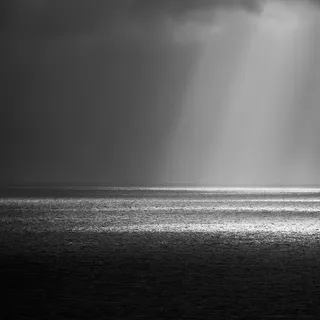 灰色湖面主图背景素材高清