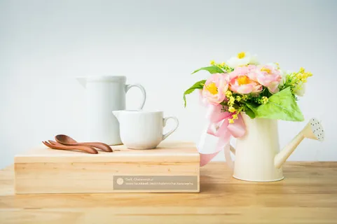 粉色简约花朵杯子免抠