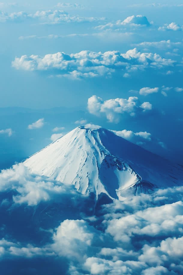 山顶雪山高处云朵免抠