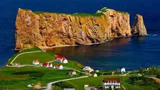 清新大海绿草地山峰免抠