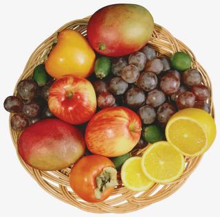 俯视木筛上的水果免抠