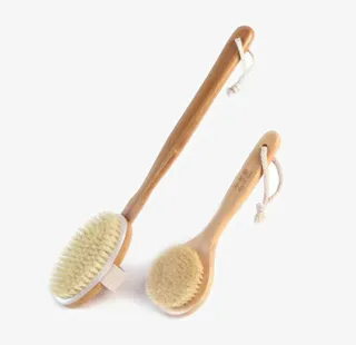 两个木质洗澡刷免抠