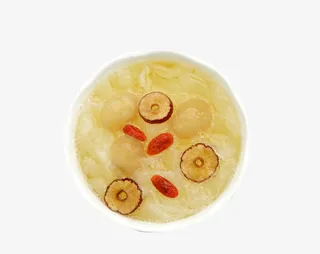 枸杞桂圆银耳羹免抠