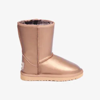 亮面嘉荣雪地靴免抠