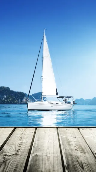 蓝天白云帆船H5背景素材高清