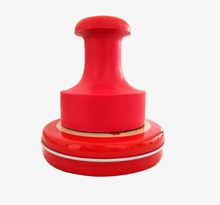 放在印泥上的红色图章免抠