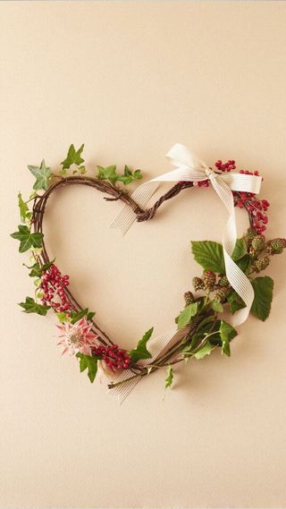 情人节鲜花环绕爱心H5背景高清