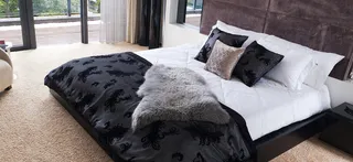 家装卧室里黑白搭配的床上用品高清图片轮播高清