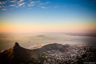夕阳下的山水山峰免抠