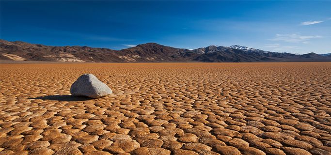 干涸的土地背景图高清