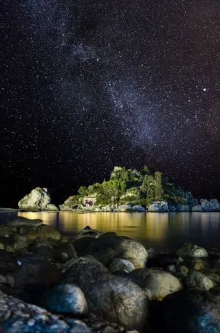 黑色星空绿色草地免抠