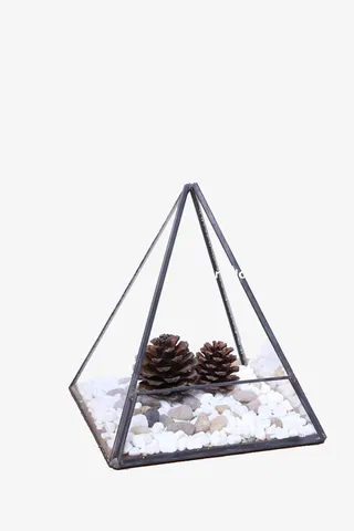 玻璃金字塔摆件PNG免抠