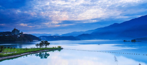 蓝色湖光山色风景背景高清