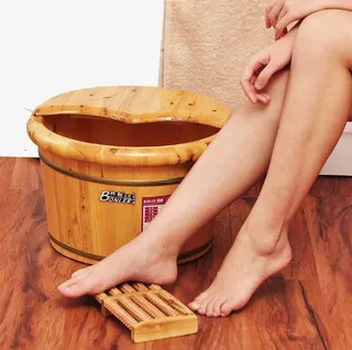 浴室里的泡脚盆免抠