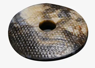 汉代白玉螭纹璧免抠