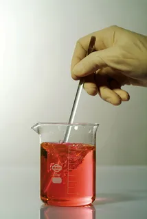化学实验红色液体烧杯免抠 化学实验红色液体烧杯免抠