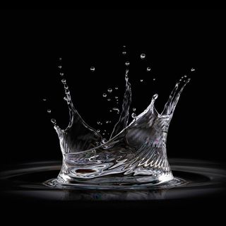 溅起的水花化妆品主图背景素材高清