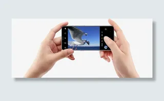 手持手机拍照 手机相机页面免抠