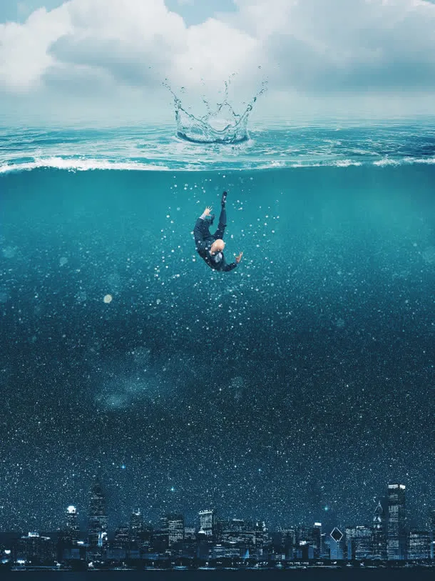 潜水蓝色海洋沉入水底免抠