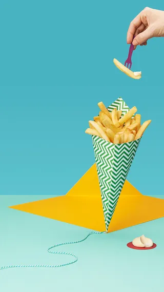 实物构成创意海报高清