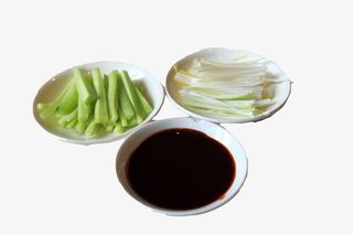 老北京烤鸭果柴烤鸭精美摆盘春卷免抠